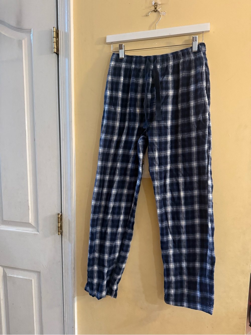 Fruit of the Loom Men's Navy Plaid Flannel PJs/Comfortable Lounge Sweatpants, sm
